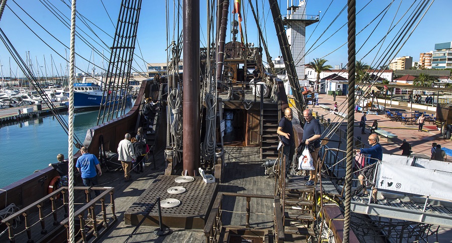 Dos veleros de época vuelven a hacer ‘escala a castelló’